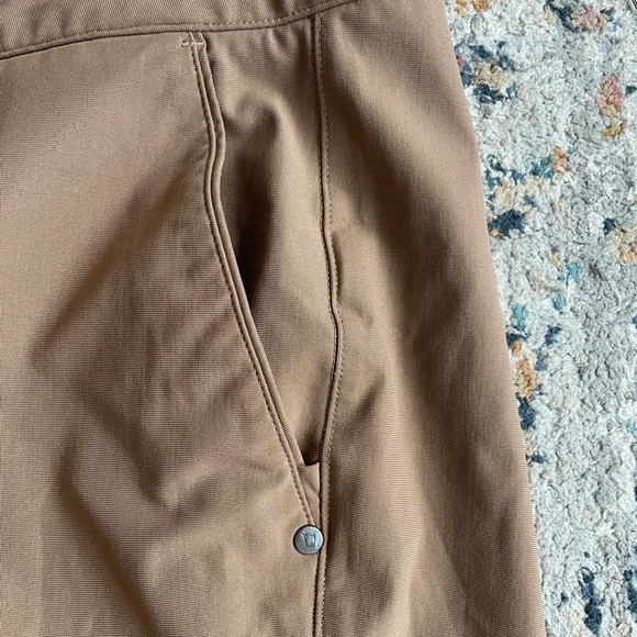 Vuori Men's Meta 8” Shorts - camel - size 36 - Picture 9 of 10